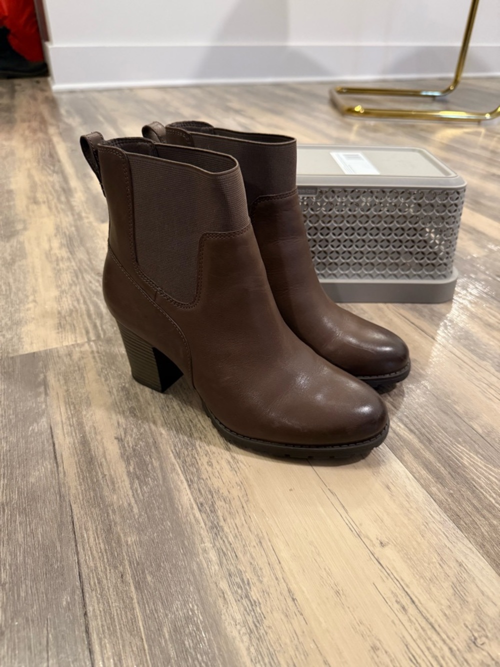 CLARKS | Brown Leather Block Heel Ankle Boots 7.5 - Picture 4 of 5